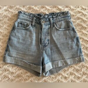 Hollister Ultra High-Rise Mom Short 3”